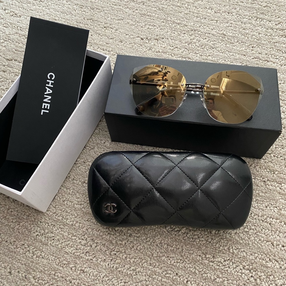 Chanel sunglasses -zero flaws